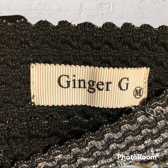 Metallic black and silver pleated mini skirt - Picture 3 of 3